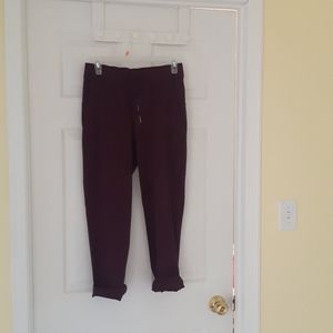 Lululemon burgundy crop "On the Fly" pants